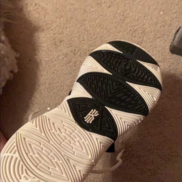 Men’s 8.5 kyrie tray 5 - Picture 4 of 9